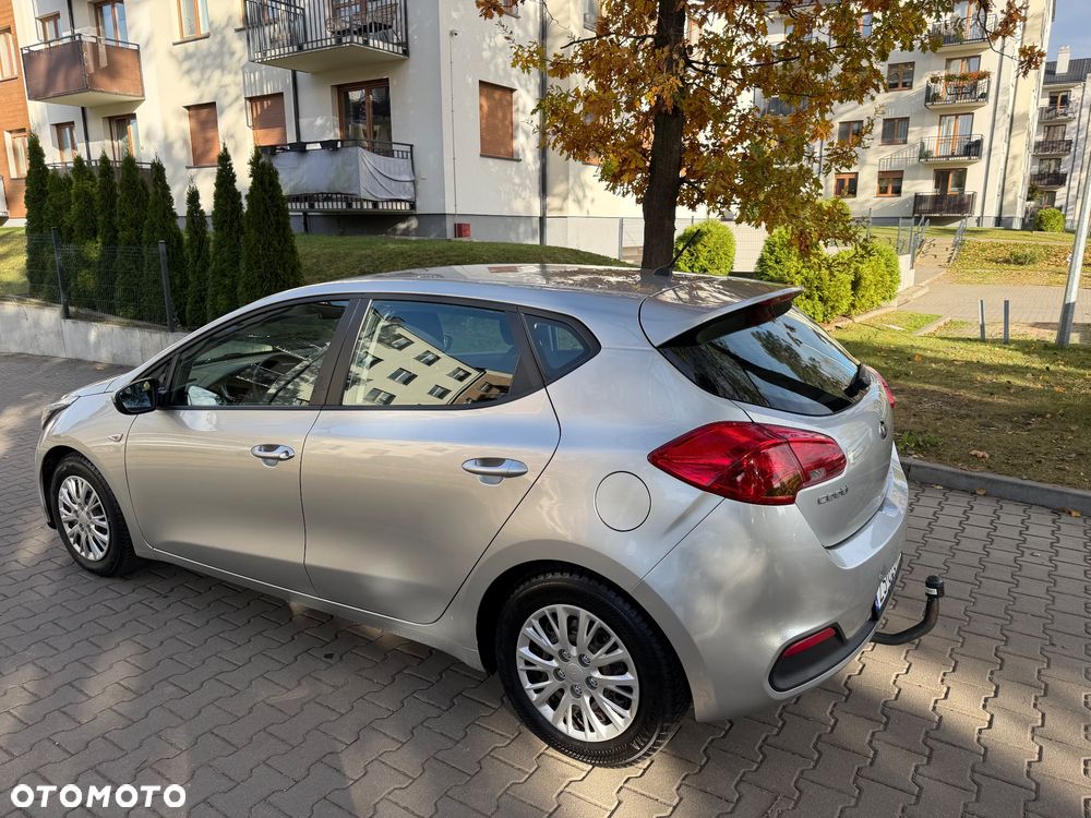 Kia Ceed - 12