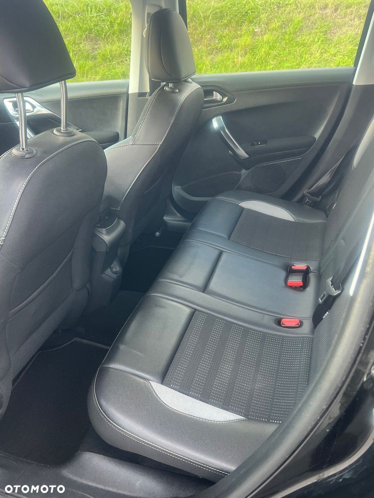 Peugeot 2008 1.6 BlueHDi Style S&S - 11