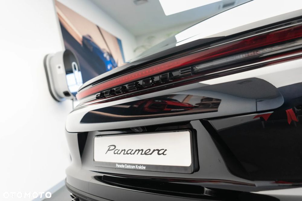 Porsche Panamera 4 E-Hybrid PHEV - 38