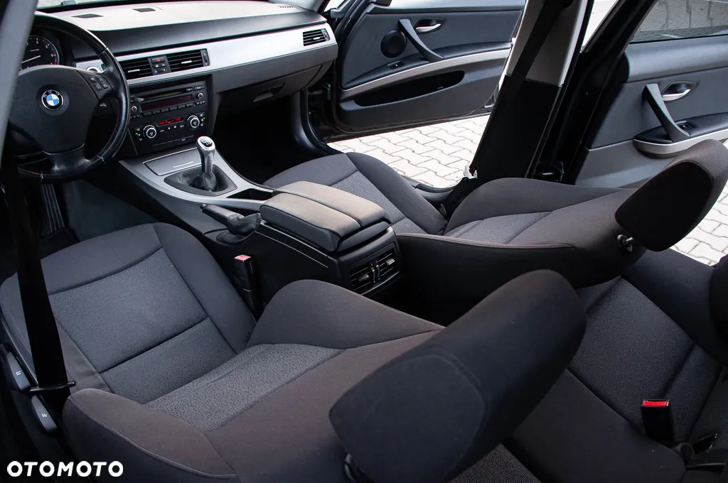 BMW Seria 3 318i Edition Sport - 26