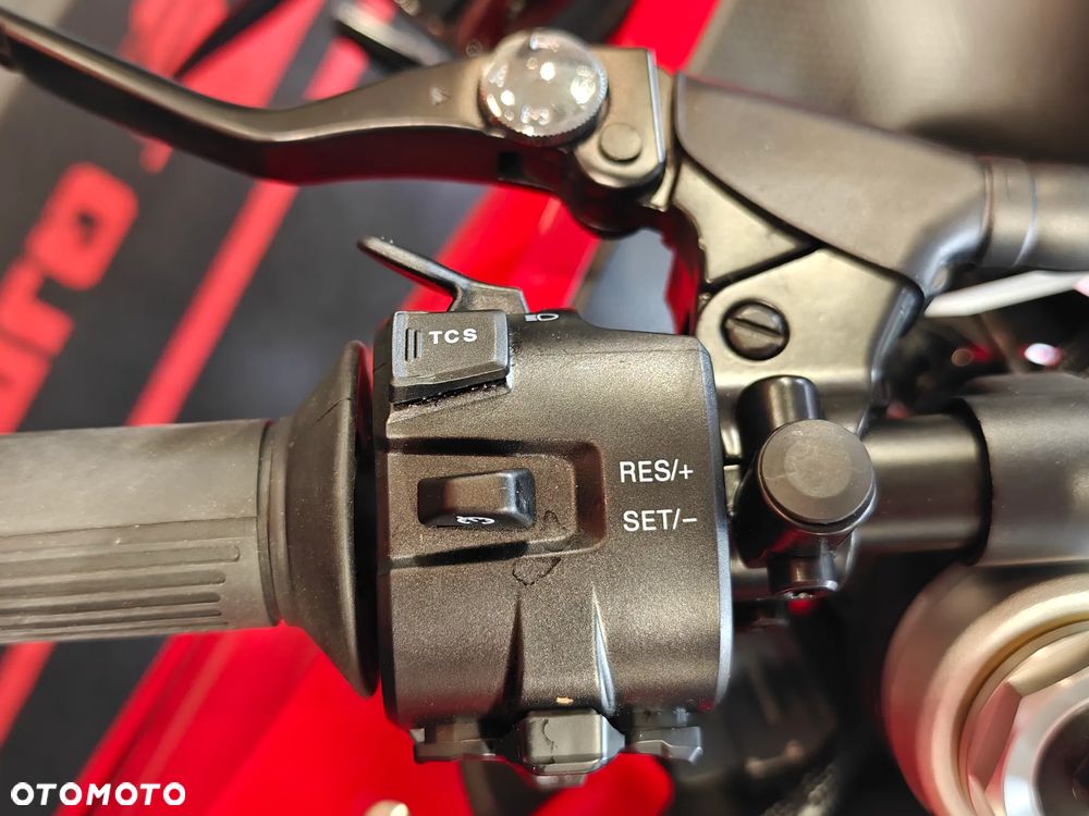 QJMOTOR SRK 800RR - 12