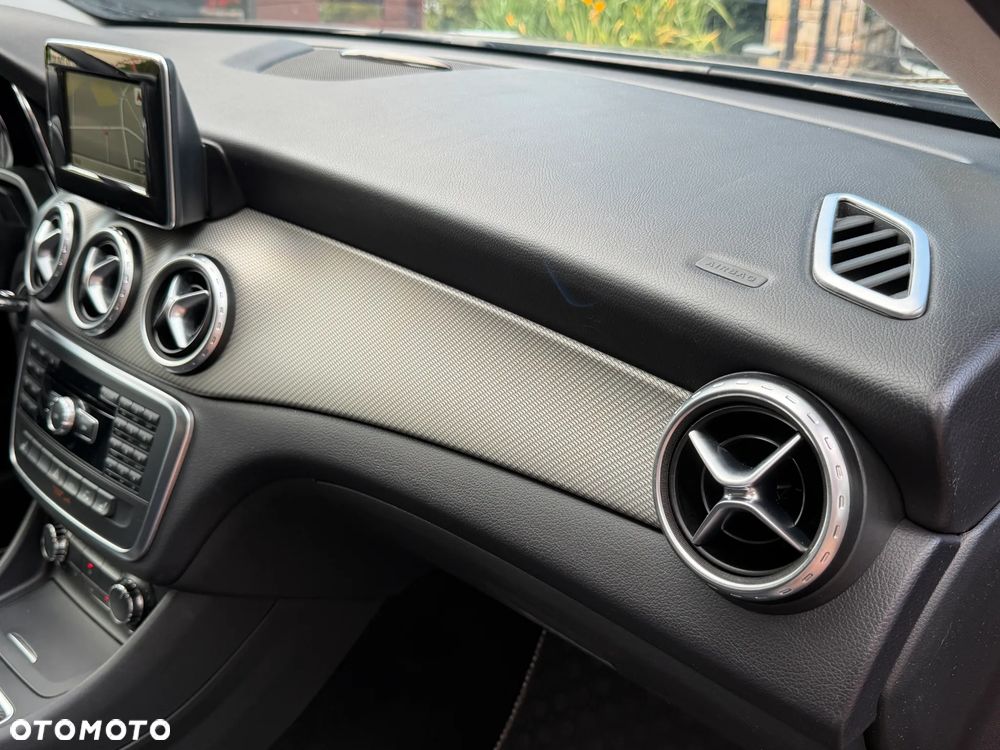 Mercedes-Benz GLA 200 Urban - 24