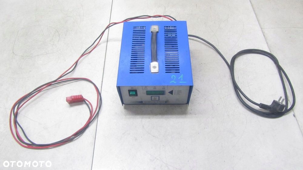 PROSTOWNIK BATERII TRAKCYJNYCH SPE CBSW1-S 24-12 V - 1