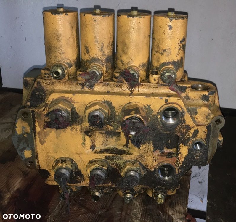 Rozdzielacz hydrauliczny - 1