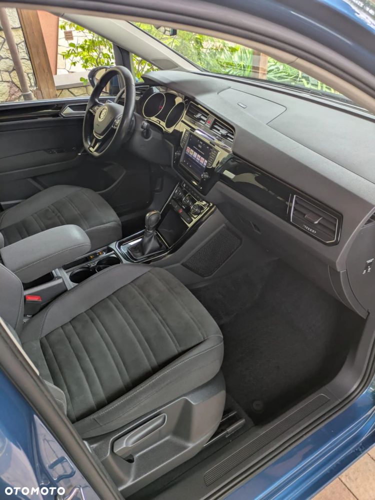 Volkswagen Touran - 8