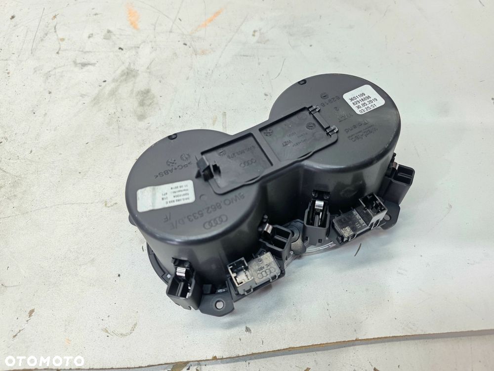 UCHWYT SCHOWEK NA KUBKI AUDI A4 B9 A5 8W 8W0862533E LED - 6