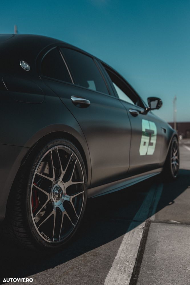 Mercedes-Benz E - 10