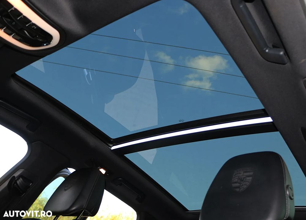 Porsche Cayenne 3.0 L - 8