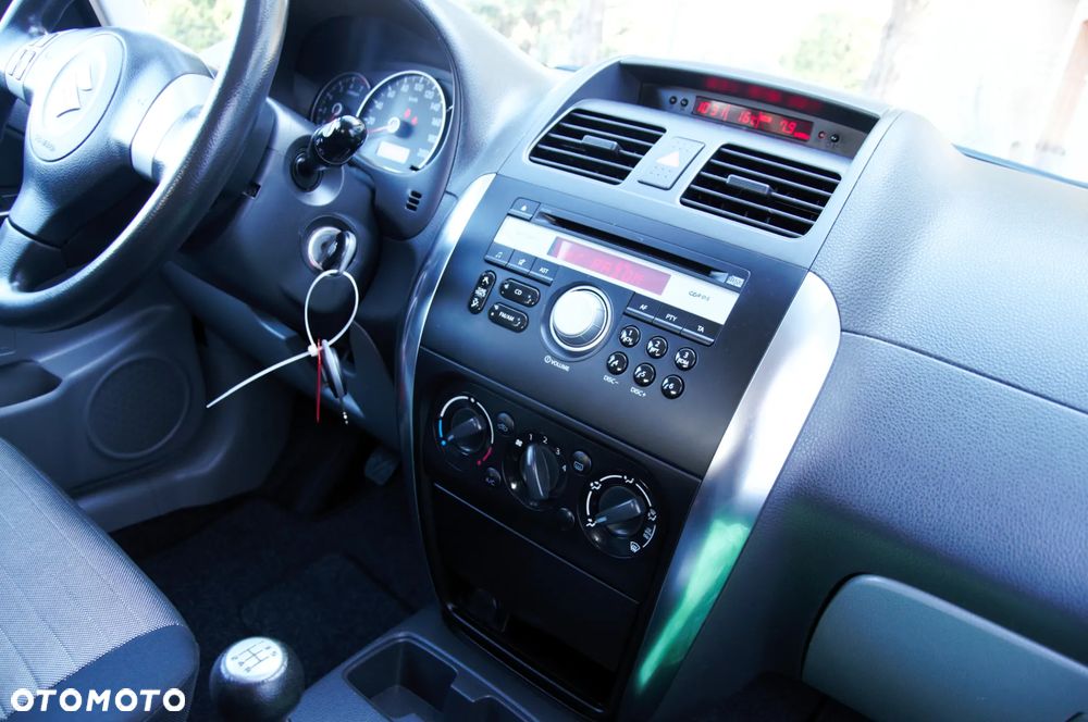 Suzuki SX4 1.5 Streetline 4x2 Classic - 28