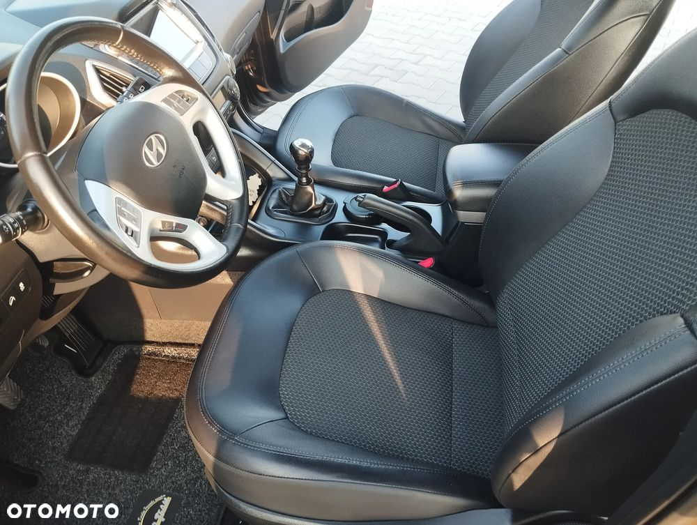 Hyundai ix35 blue 1.6 2WD Finale Gold - 9