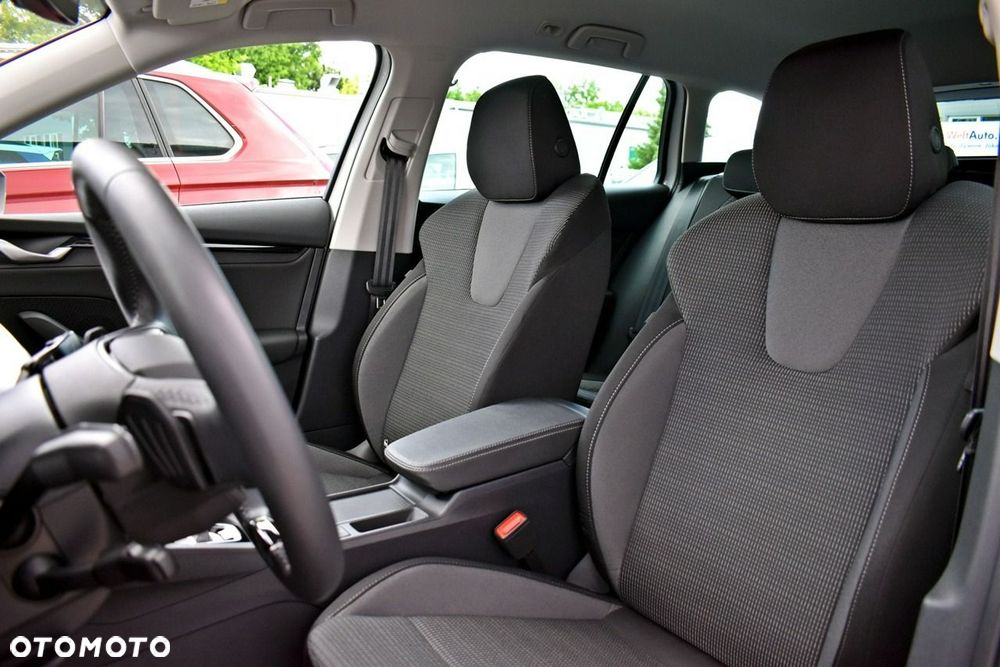 Skoda Octavia 1.5 TSI mHEV Selection DSG - 12