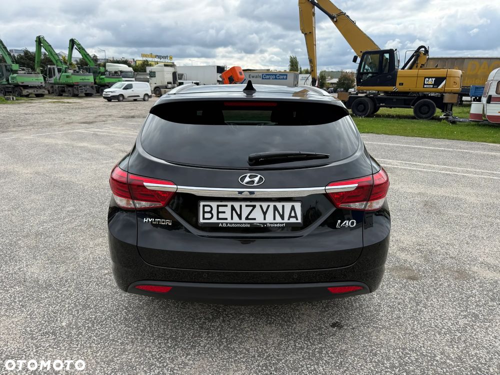 Hyundai i40 Kombi blue 1.6 Family+ - 32