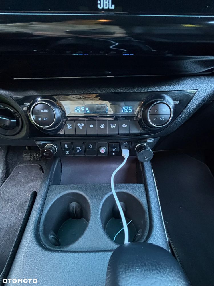 Toyota Hilux - 22