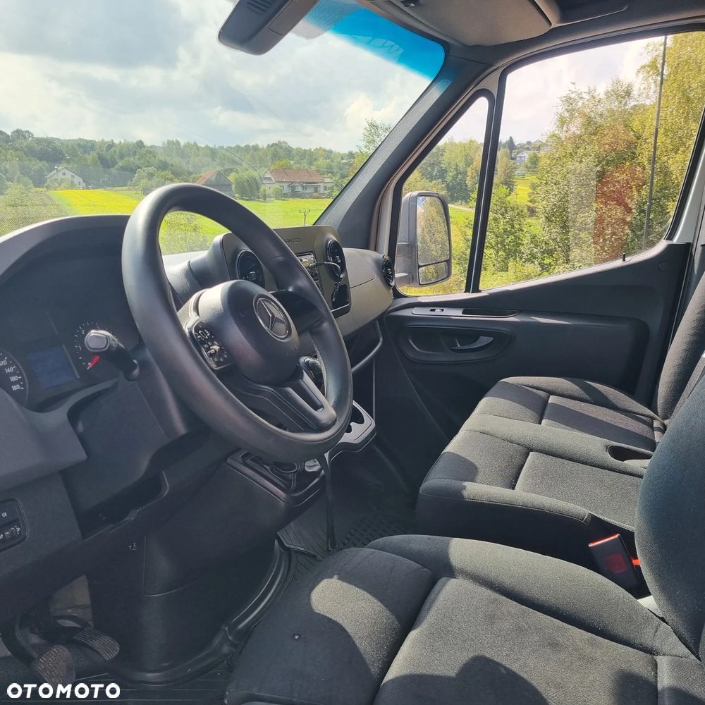 Mercedes-Benz Sprinter - 10
