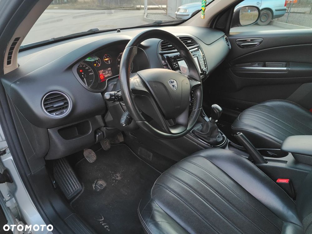 Lancia Delta 1.6 MJ Silver - 13