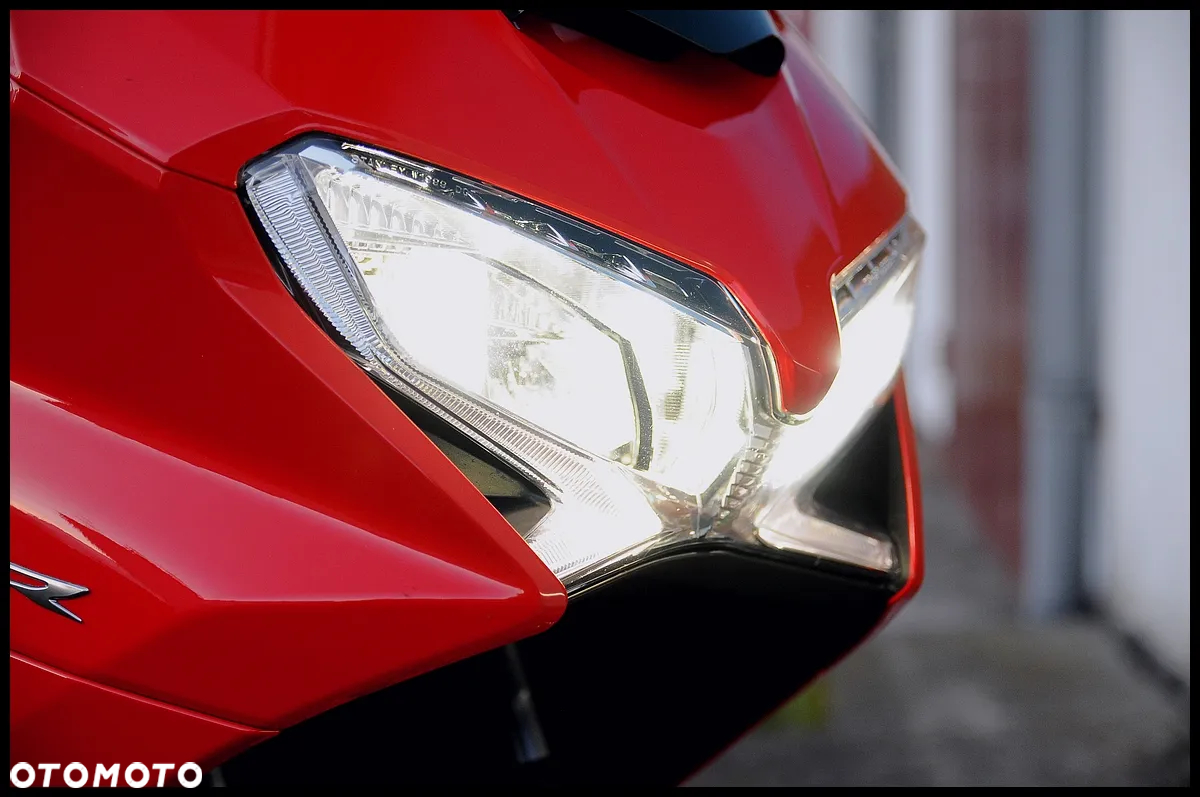 Honda VFR - 9