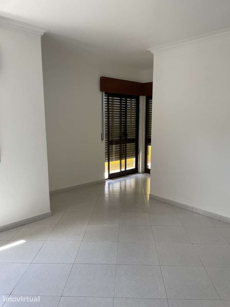 Apartamento T2 com varanda em Carcavelos - Grande imagem: 3/13