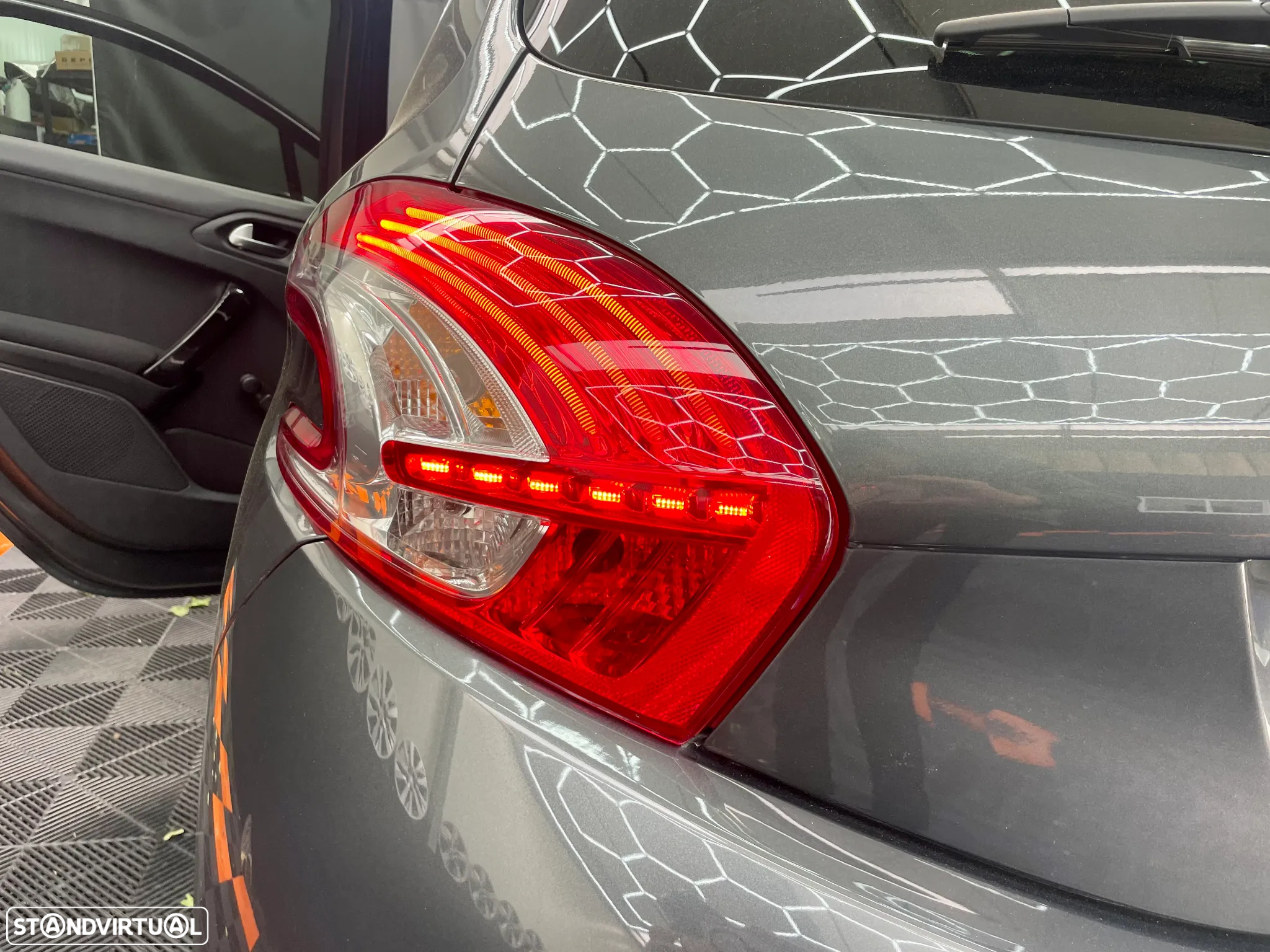 Peugeot 208 1.2 PureTech Style - 27