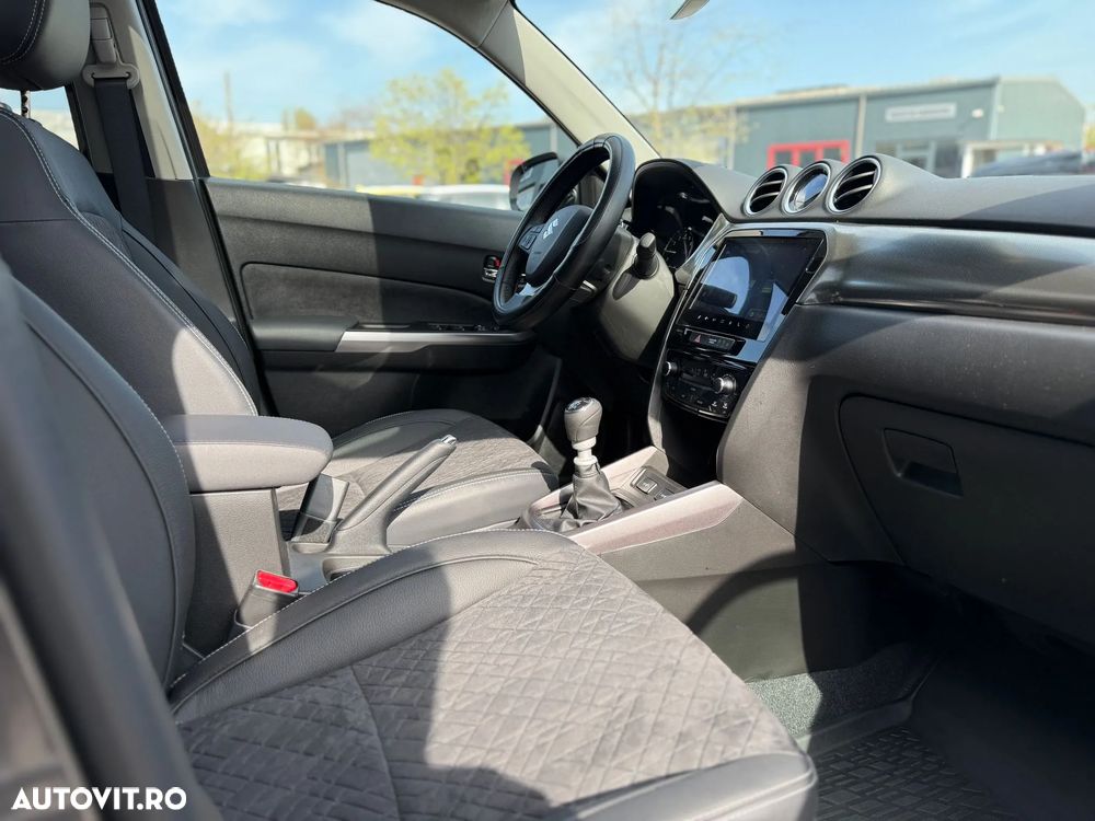 Suzuki Vitara 1.4 Boosterjet 6MT AllGrip MHEV Luxus - 28