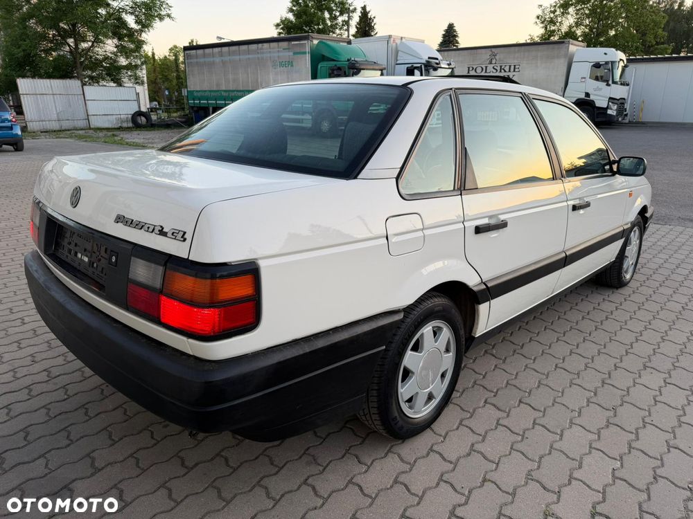 Volkswagen Passat - 4