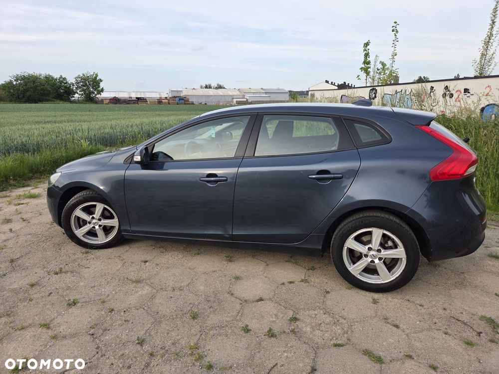 Volvo V40 D2 Momentum - 2