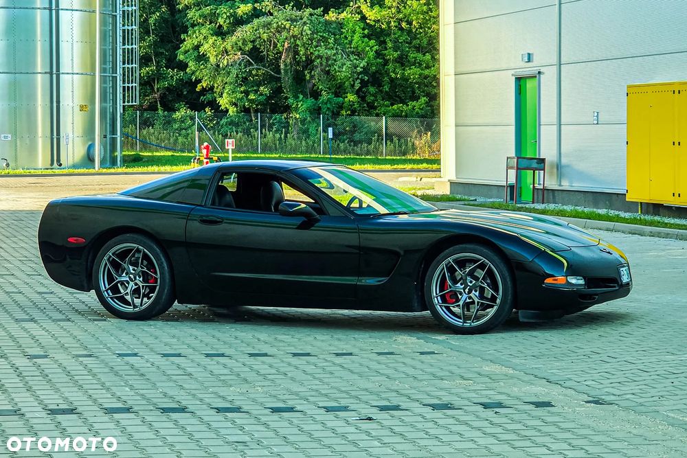 Chevrolet Corvette - 4