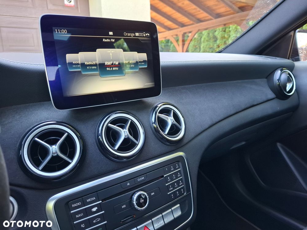Mercedes-Benz GLA 200 7G-DCT - 8