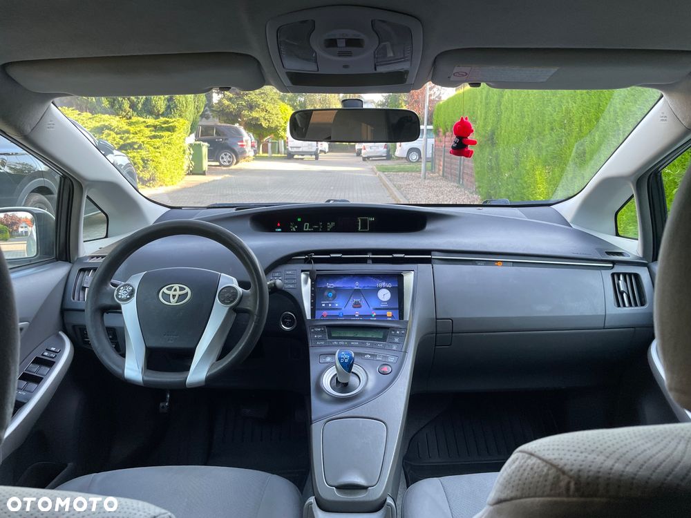 Toyota Prius 1.8 HSD Prestige - 8