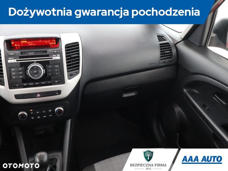 Kia Venga - 10