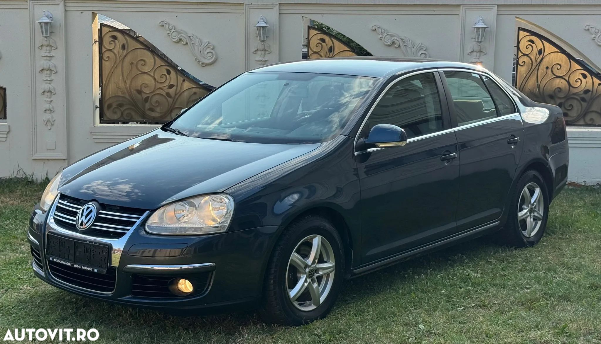 Volkswagen Jetta - 1