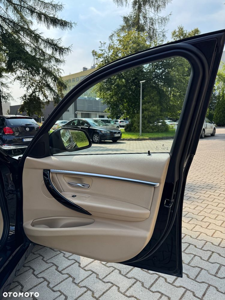 BMW Seria 3 318i - 25