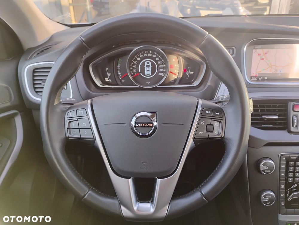 Volvo V40 D2 Drive-E Momentum - 11
