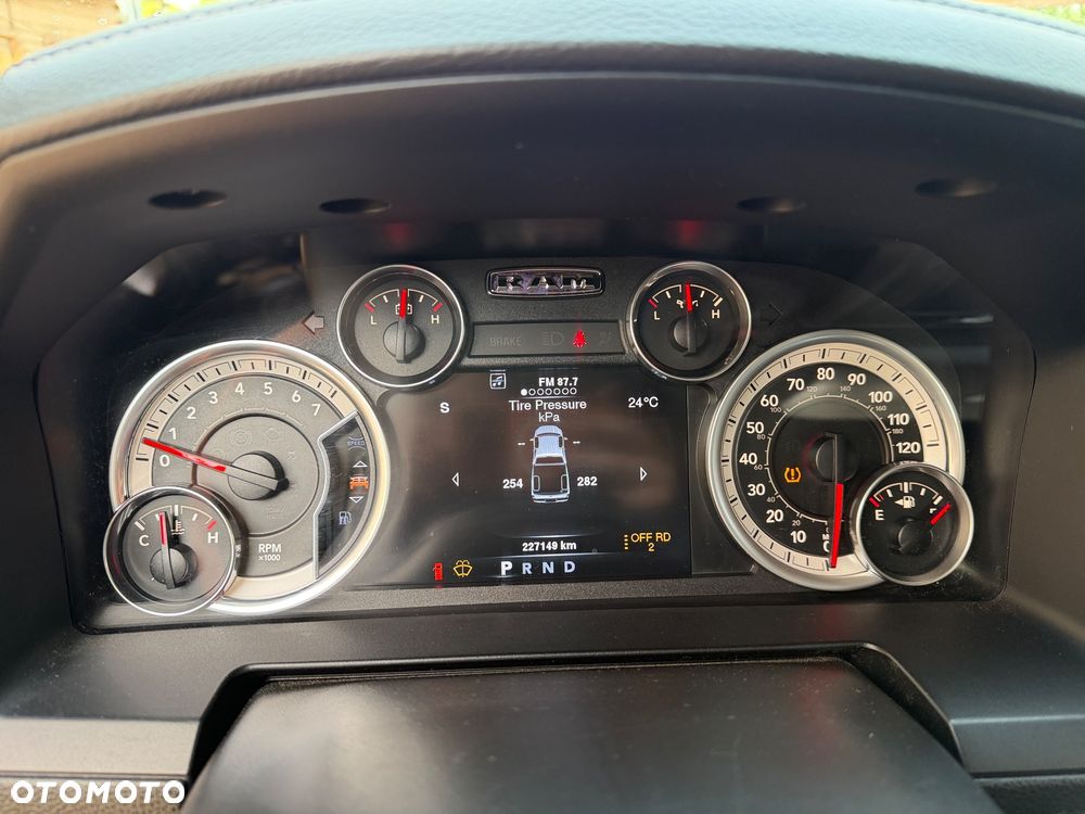 Dodge RAM 5.7 4x4 - 7
