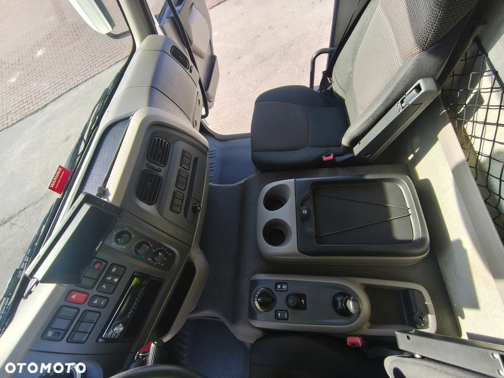 DAF DAF LF 250 / FA 290 / Izoterma / Winda / Holandia / Przebieg 241000 km /18 palet - 15