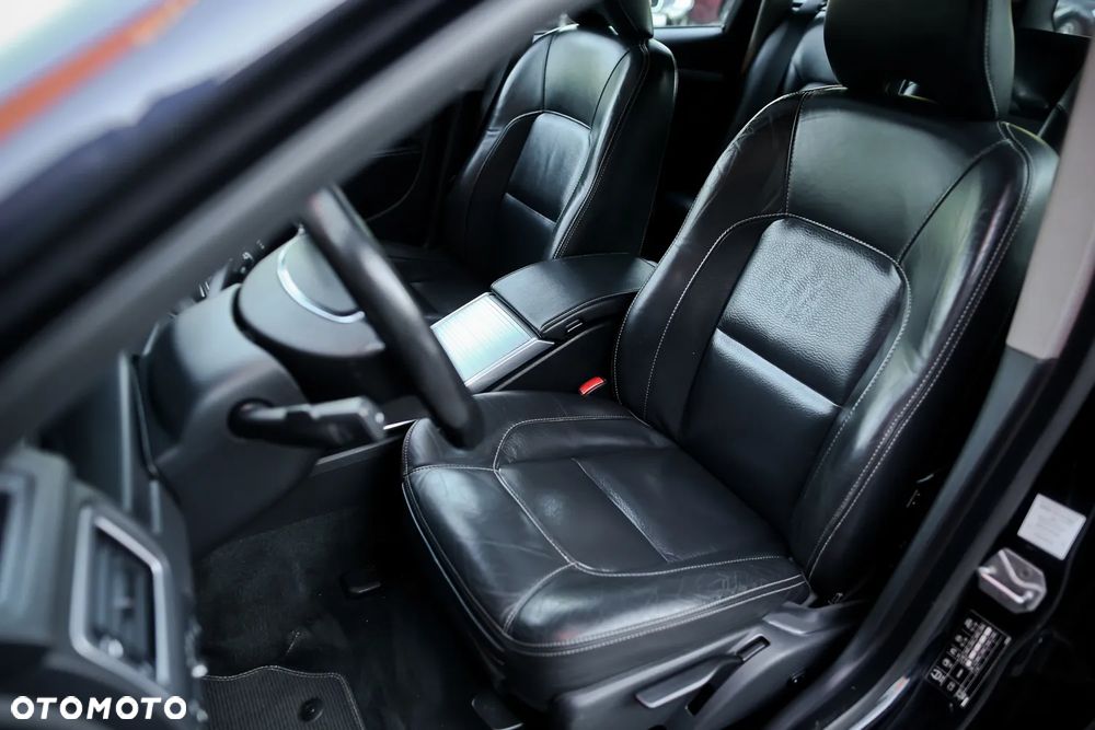 Volvo V70 D4 Geartronic Linje Svart - 19