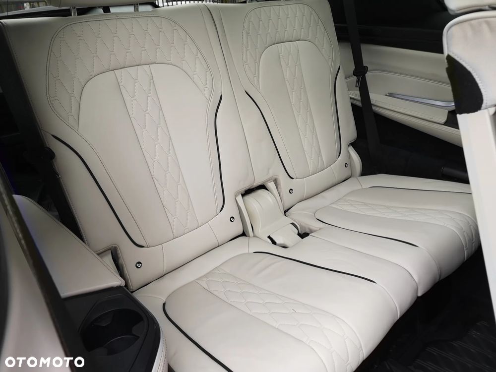 BMW X7 M50d sport - 33
