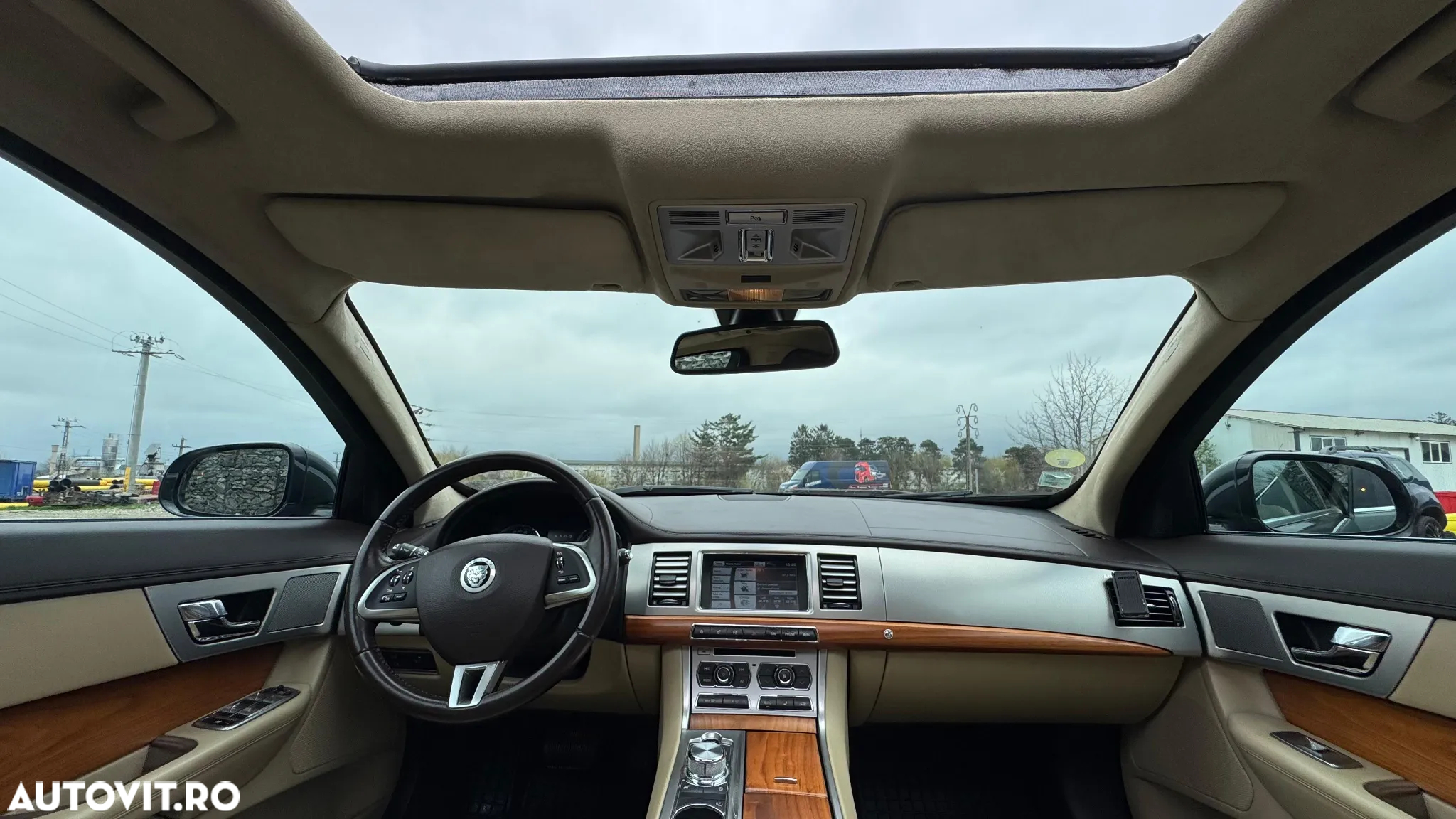 Jaguar XF 2.2D Premium Luxury - 17