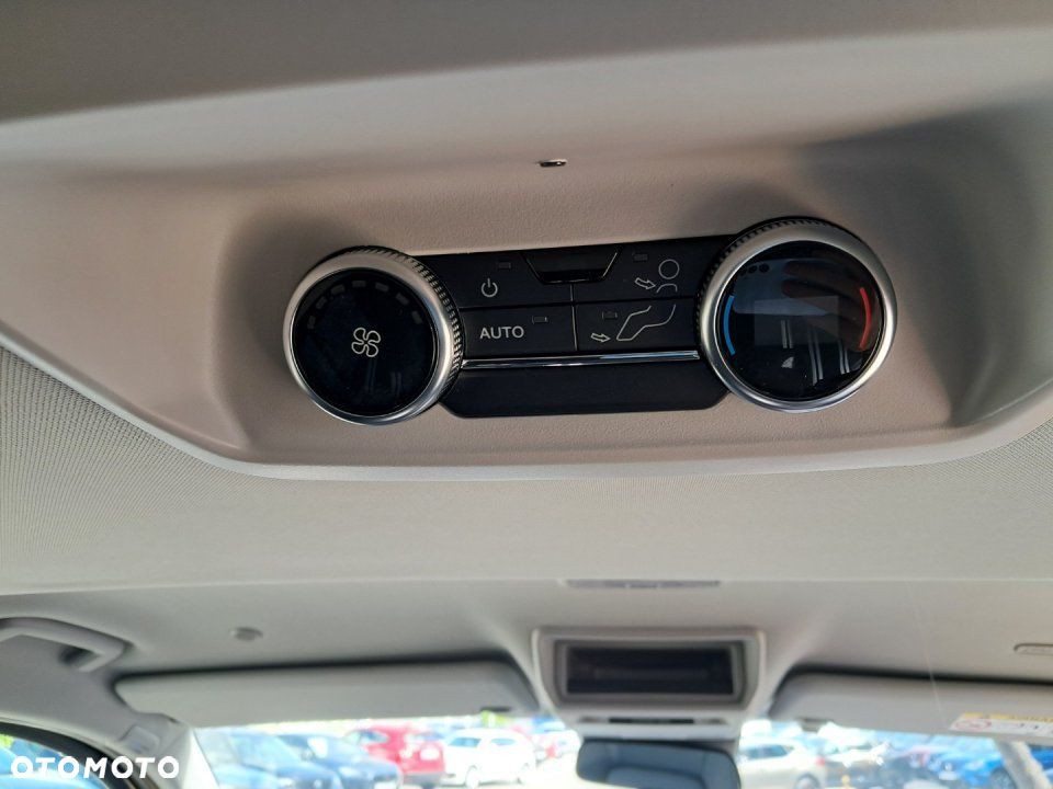 Ford Tourneo Custom - 14