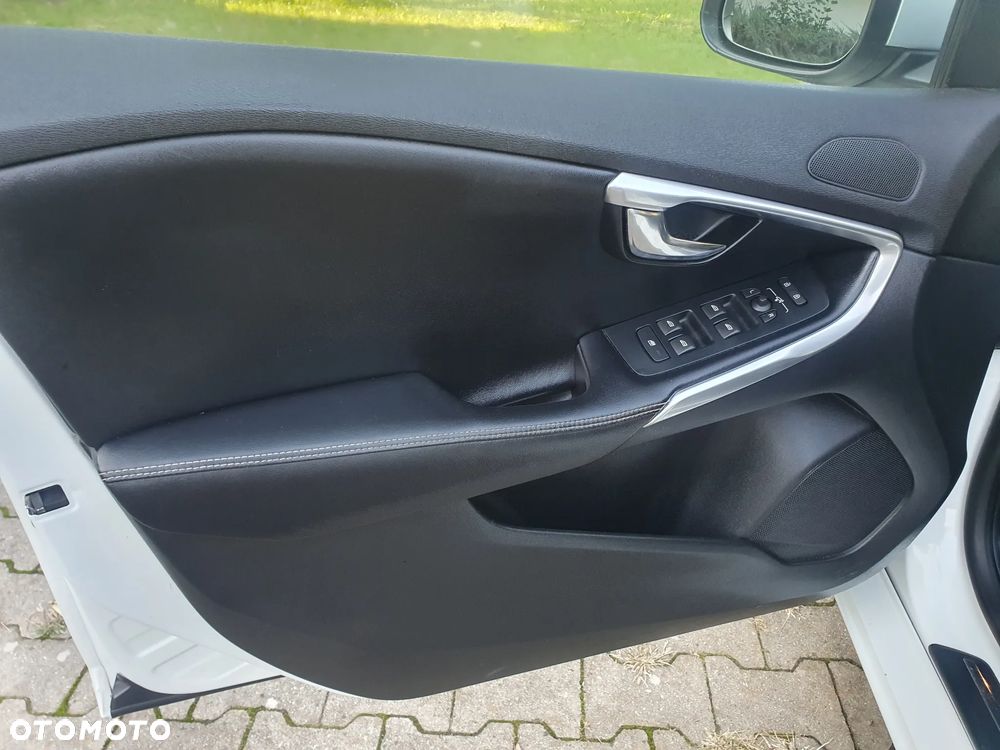 Volvo V40 D2 Drive-E R-Design Kinetic - 31