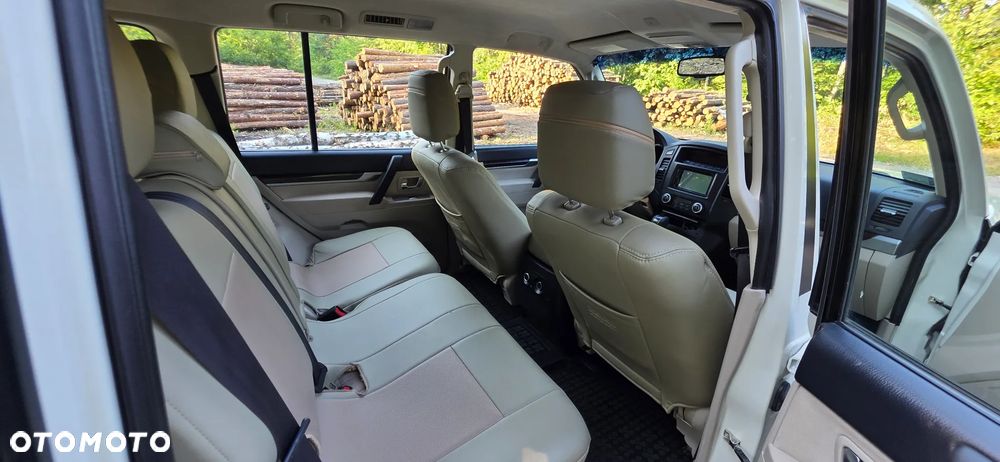Mitsubishi Pajero - 14