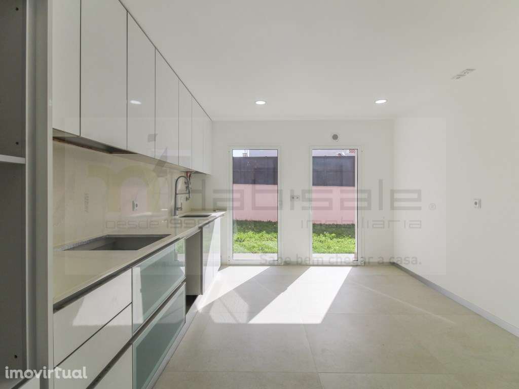 Moradia T3, situada em Areia Cascais, a curta distância da praia do... - Grande imagem: 2/38