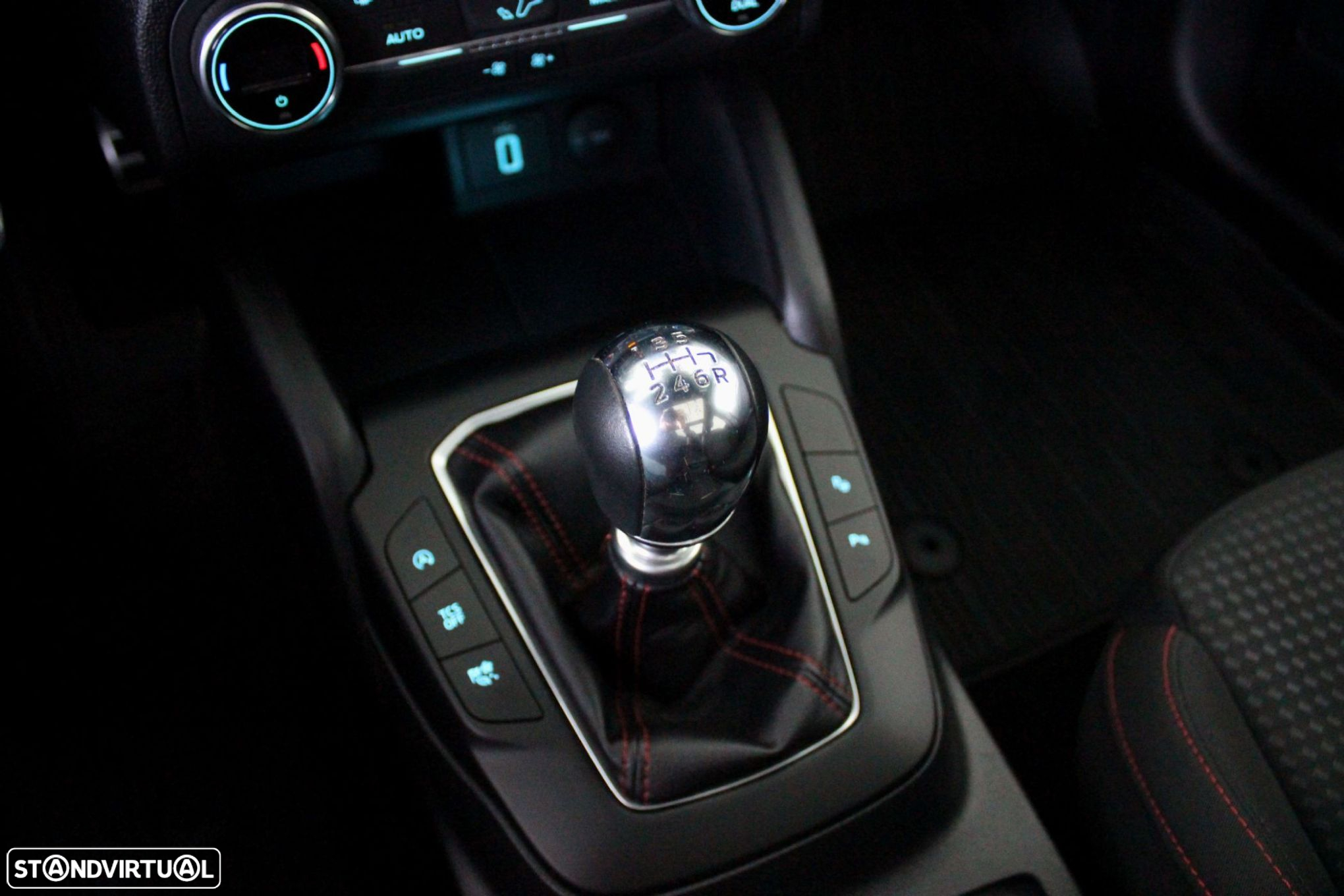 Ford Focus SW 1.0 EcoBoost ST-Line - 32