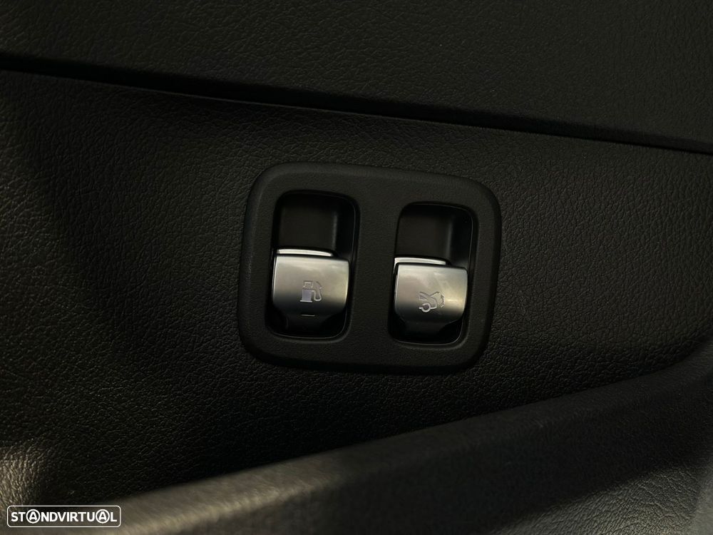 Mercedes-Benz C 300 e AMG Line - 13