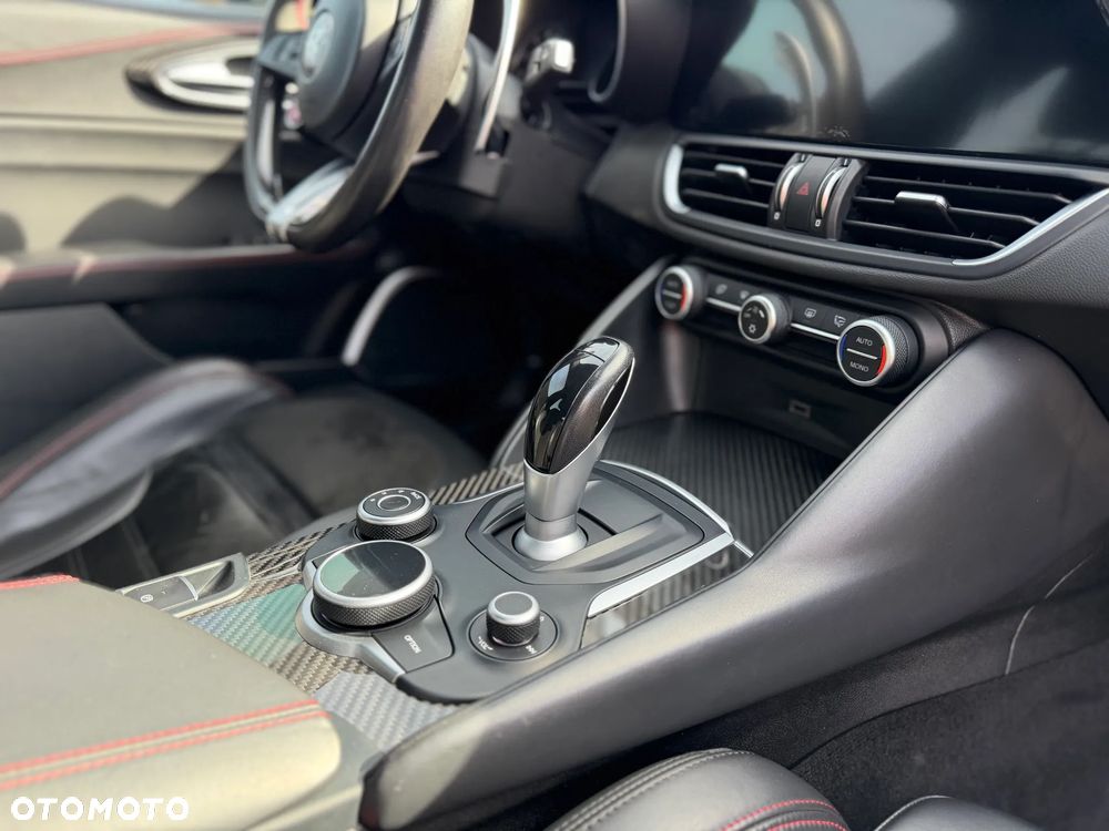 Alfa Romeo Giulia 2.9 V6 Bi-Turbo AT8 Quadrifoglio - 14