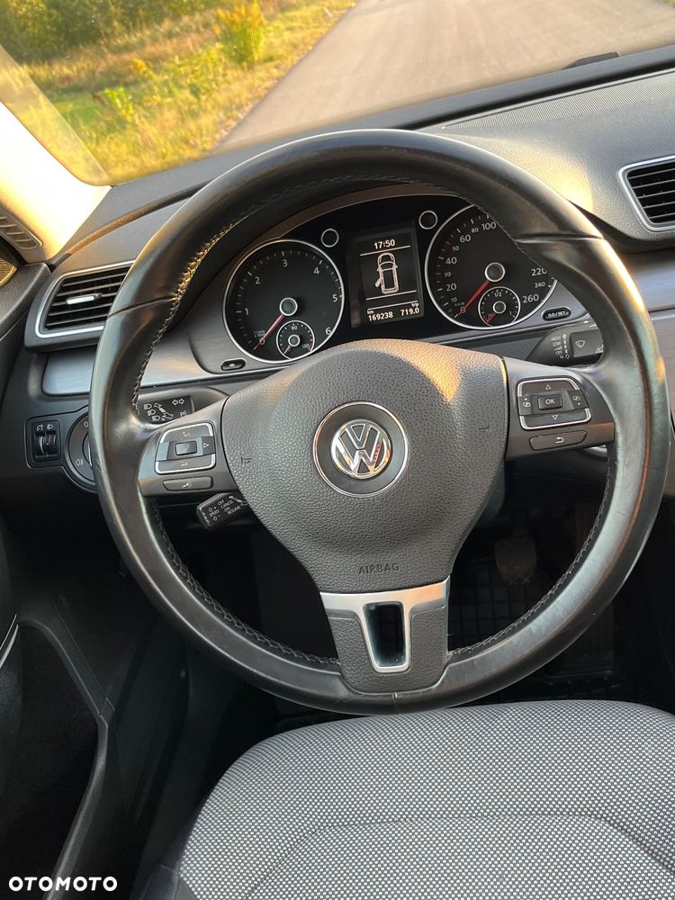 Volkswagen Passat 1.6 TDI Comfortline - 16