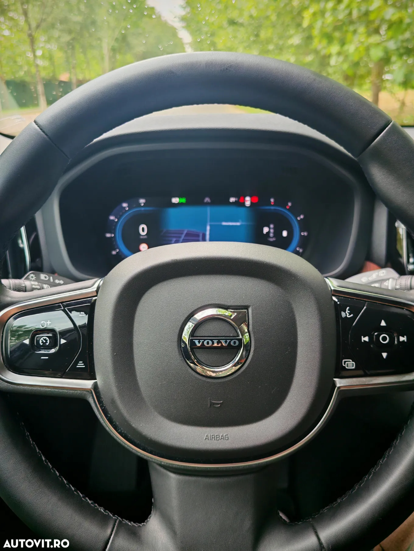 Volvo XC 60 B4 MHEV AT AWD Plus Dark - 20