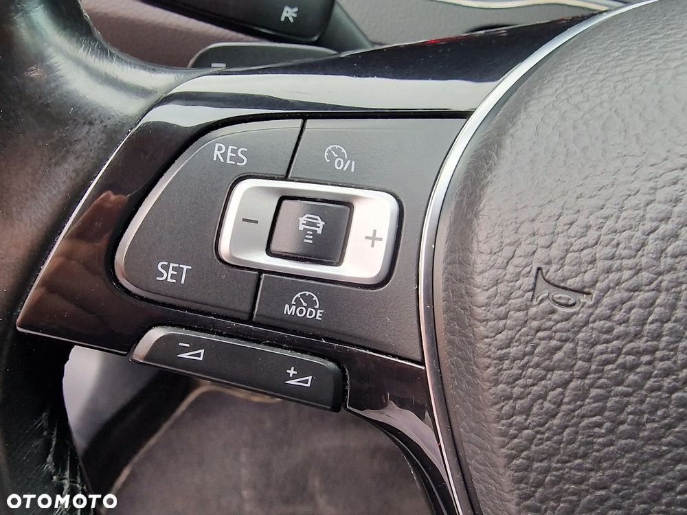 Volkswagen Passat - 16