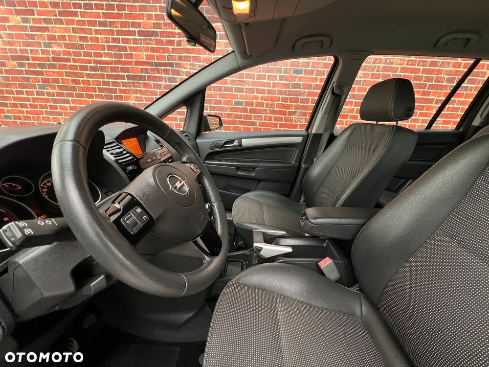 Opel Zafira - 10