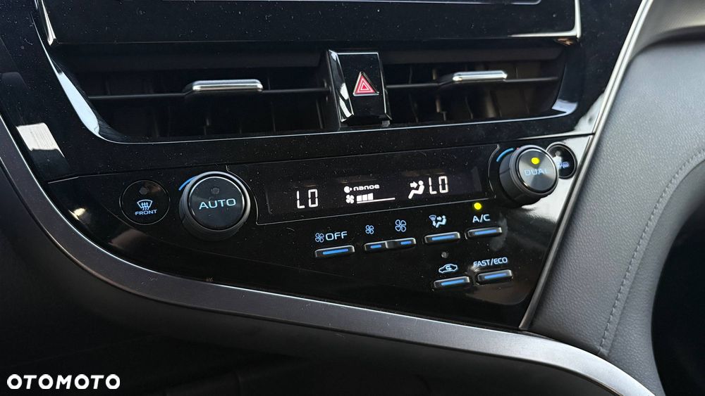 Toyota Camry 2.5 Hybrid Comfort CVT - 28