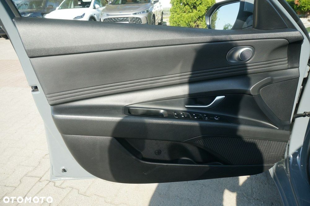 Hyundai Elantra 1.6 Modern - 18
